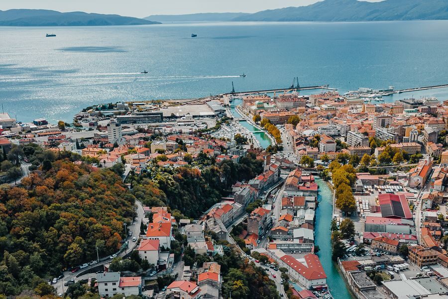 Grad Rijela Grad Rijeka traži tko će upravljati njihovim nekretninama iduće dvije ...
