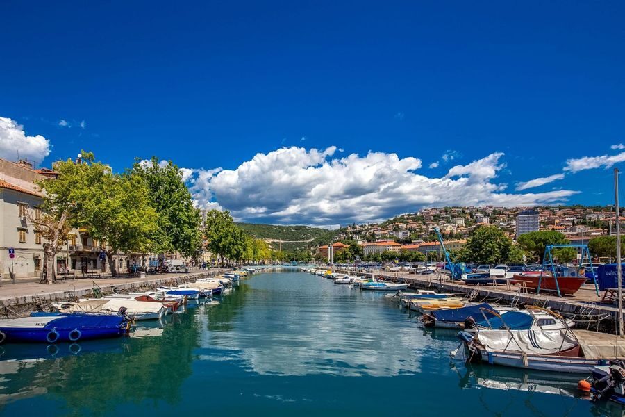 Grad Rijela Grad Rijeka želi osnovati svoju Županijsku lučku upravu, ali iz PGŽ-a ...